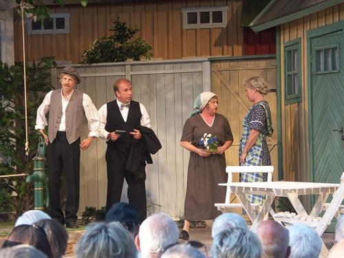 Brännvin & Fågelholkar - Vallarnas Friluftsteater, Falkenberg<br>Lisebergsteatern, Göteborg<br>Rosers Salonger, Skara<br>Turné