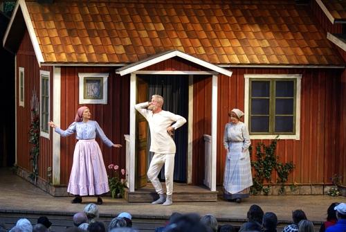 Hemsöborna - Vallarnas Friluftsteater, Falkenberg<br>Lisebergsteatern, Göteborg<br>Rosers Salonger, Skara<br>Turné