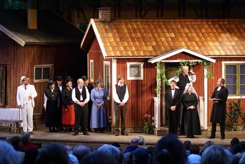 Hemsöborna - Vallarnas Friluftsteater, Falkenberg<br>Lisebergsteatern, Göteborg<br>Rosers Salonger, Skara<br>Turné