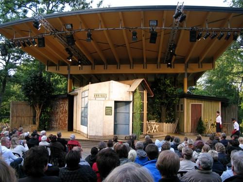 Solsting och Snésprång - Vallarnas Friluftsteater, Falkenberg<br>Lisebergsteatern, Göteborg<br>Rosers Salonger, Skara<br>Turné