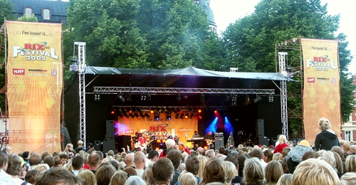 Rix FM Festival 2005 - Stationsparken, Halmstad - Scengolv: 13x8 meter